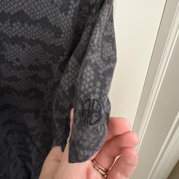 Anine Bing Snakeskin Reptile 100% Cotton Grey Charcoal Tee Women’s Large - Picture 4 of 6